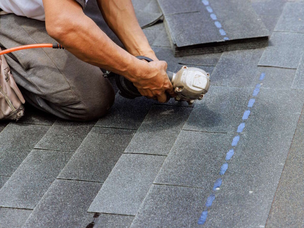 aanbrengen dakbedekking op plat dak